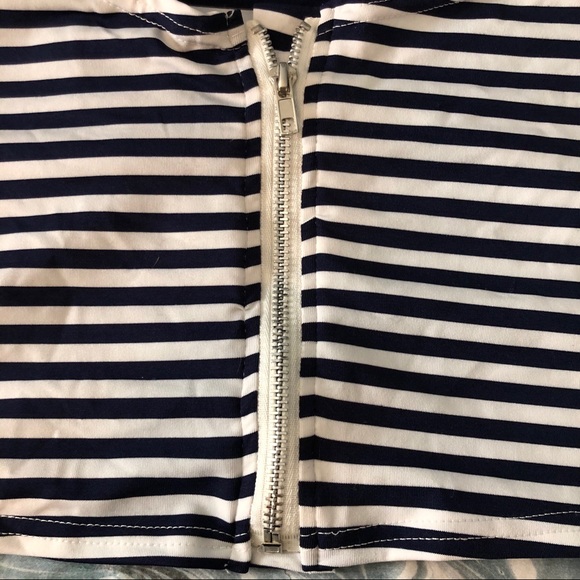 Stripe Sailor-inspired bikini - Picture 3 of 6